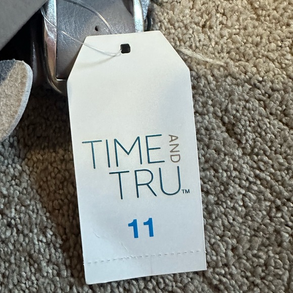 NWT Gray sandals - Picture 4 of 4